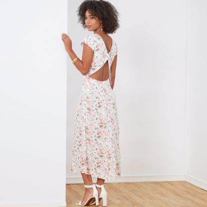 Patron New Look 6696 - Robe avec haut ajusté et bas évasé 2