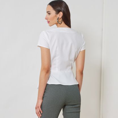 Patron New Look 6700 - Top croisé boutonné et basque taille 2