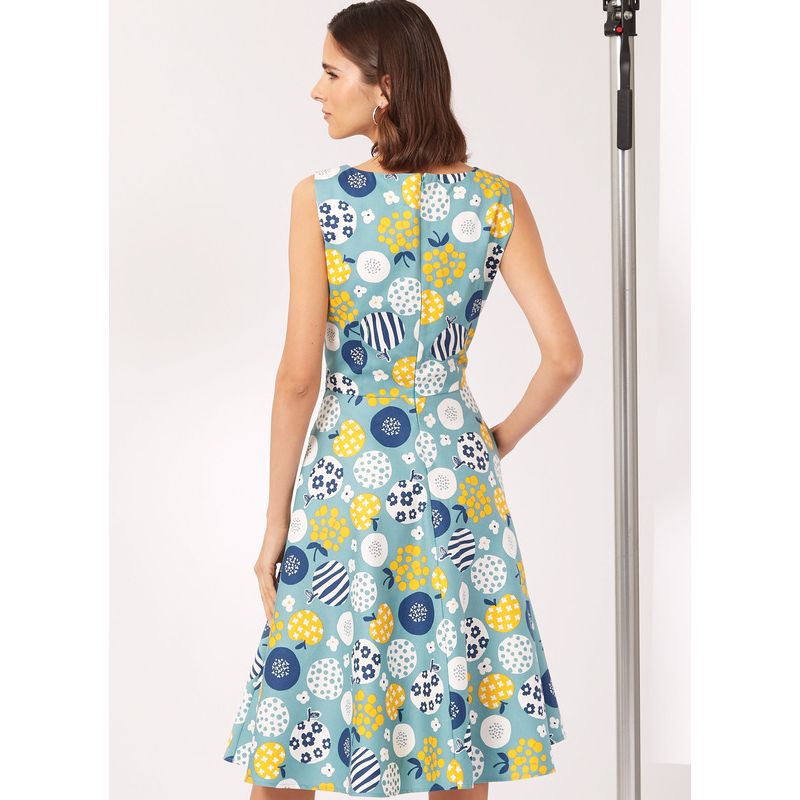 Patron New Look 6748 - Robe col en V