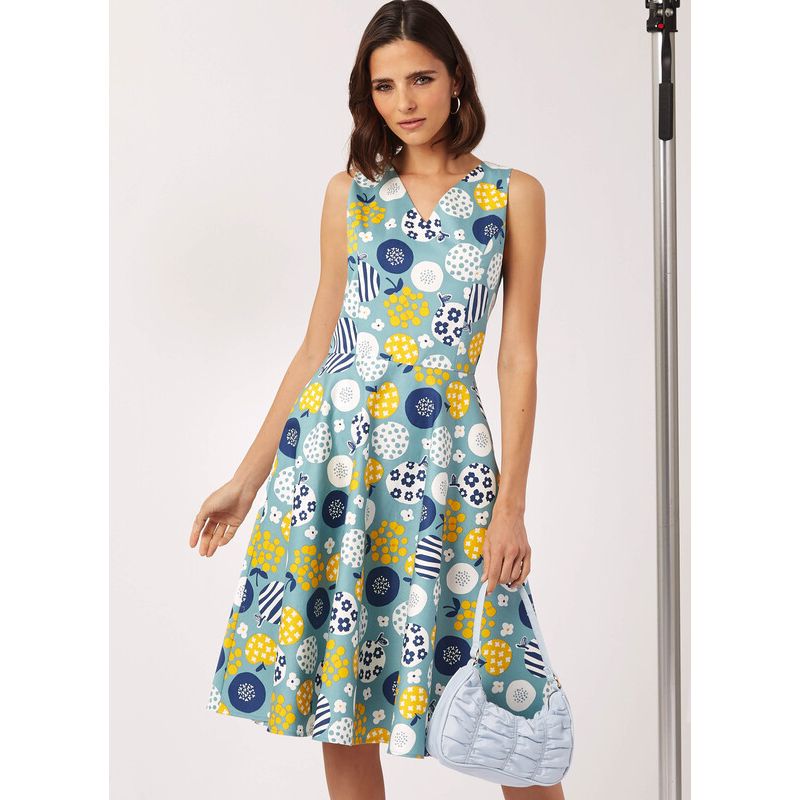 Patron New Look 6748 - Robe col en V