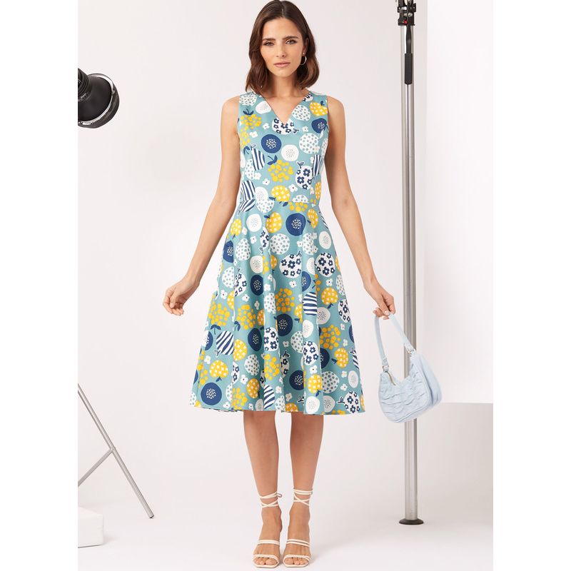 Patron New Look 6748 - Robe col en V