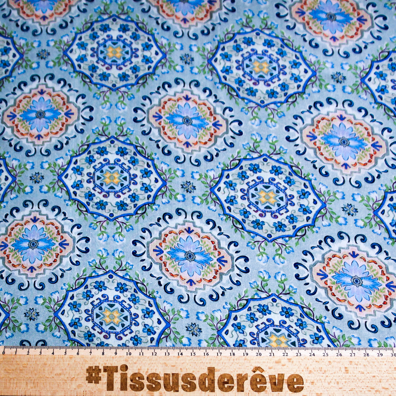 Étoffe 100% viscose - Mosaique fond bleu