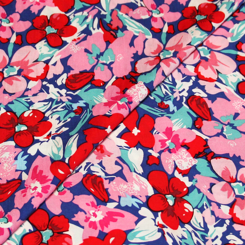 Étoffe 100% viscose - Fleuri ton rose & rouge fond bleu