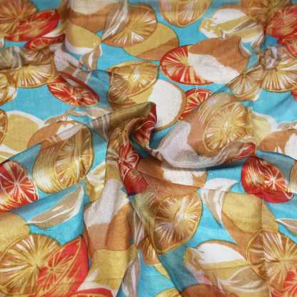 Paréo 100% soie - Agrume fond bleu 2