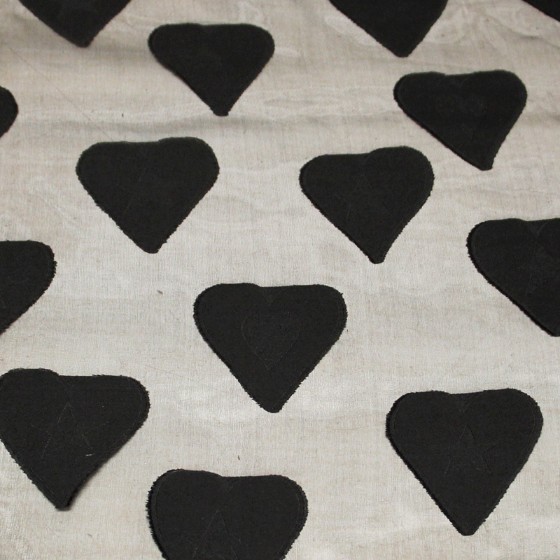Organza 100% soie jacquard - Cœur noir (Coupon de 3.30 mètres)