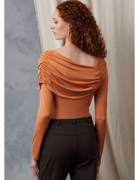 Patron Vogue 2047 B5 (36-44) - Body ajusté avec drapé élégant