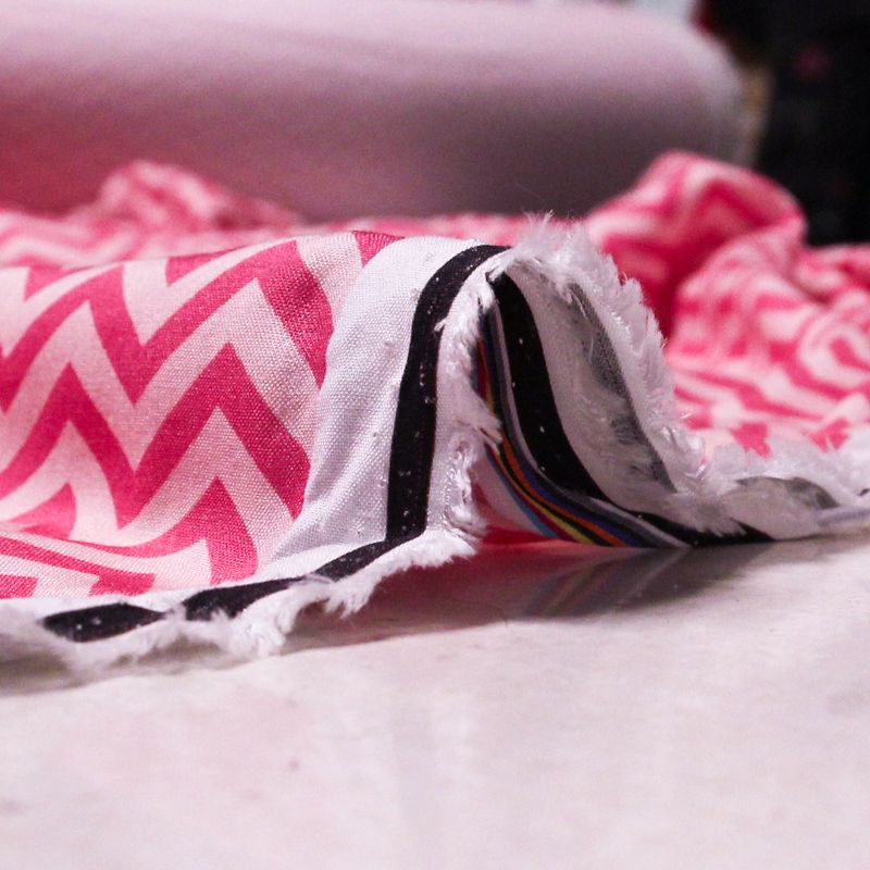 Étoffe 100% viscose - Zigzag rose