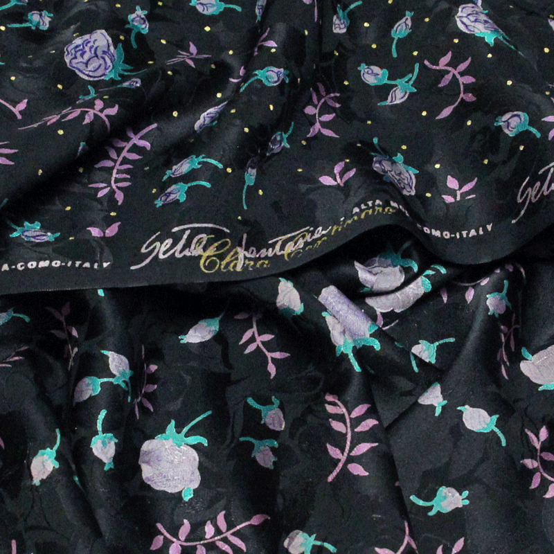 Satin 100% soie jacquard - Fleuri lilas & turquoise fond marine (Coupon de 2.40 mètres)