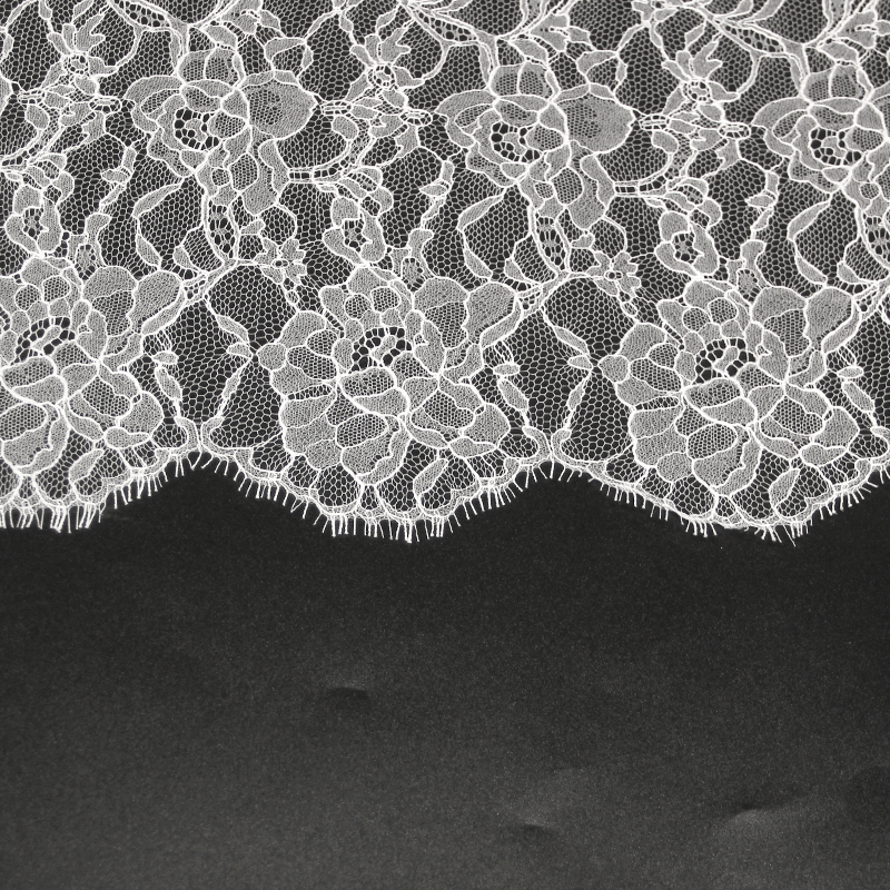 Dentelle de Calais - Fleuri blanc optique (Coupon de 3.70 mètres)