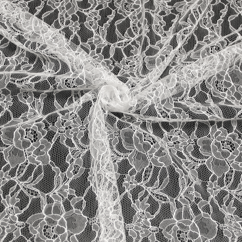 Dentelle de Calais - Fleuri blanc optique (Coupon de 3.70 mètres)