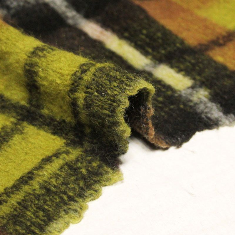 Laine bouillie clan - Camel & noir fond anis