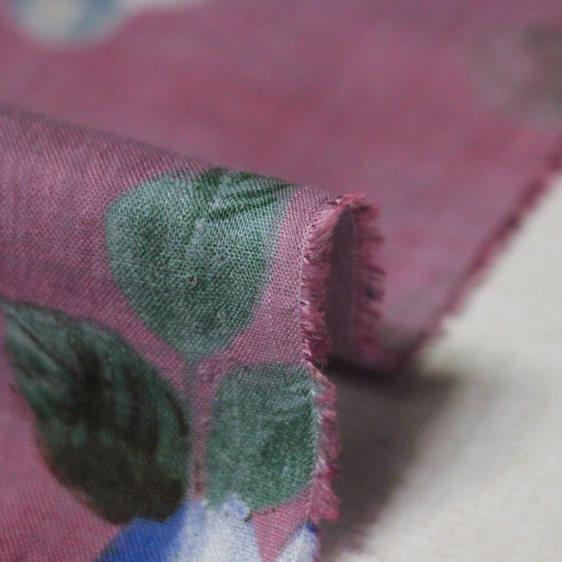 Voile de coton & viscose - Fleurs bleu-blanc fond rose