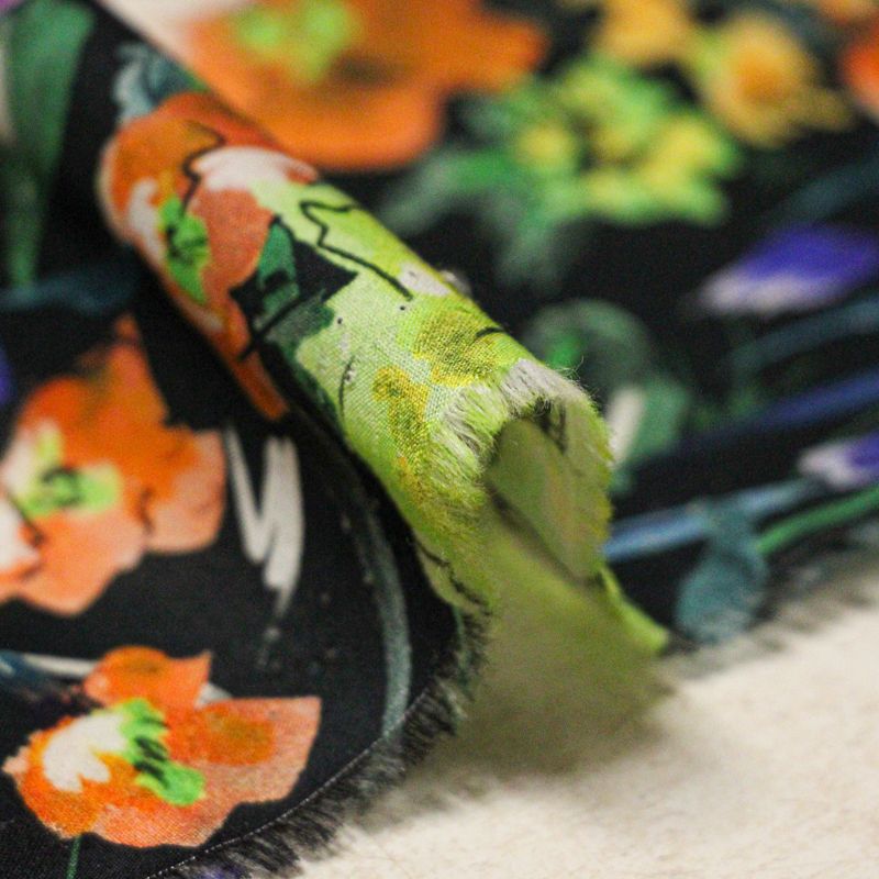 Batiste 100% coton - Bouquet fleurit fond noir