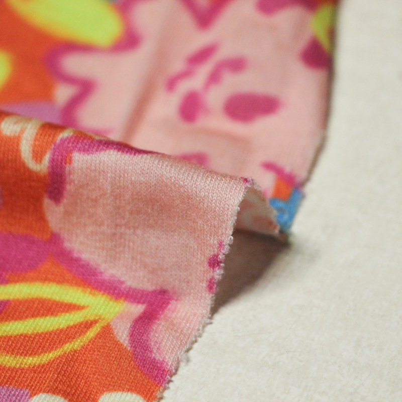 Jersey viscose & élasthanne - Fleurs roses sur fond orange