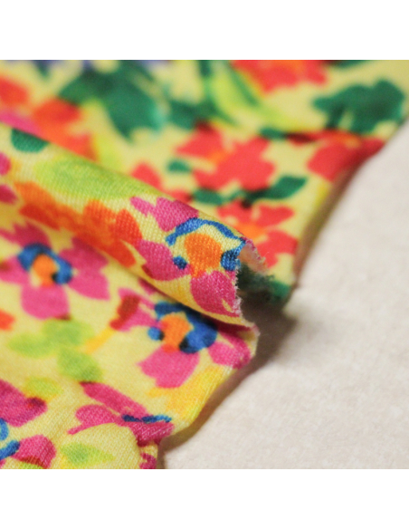 Jersey viscose & élasthanne - Fleurs rouges sur fond jaune