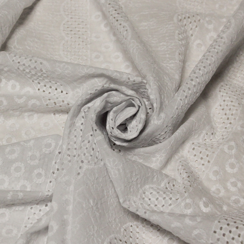 Broderie anglaise 100% coton - Motifs floraux et géométriques en frise blanc optique