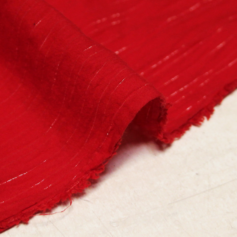 Broderie anglaise 100% coton - Papillon fond rouge détail rayure lurex doré