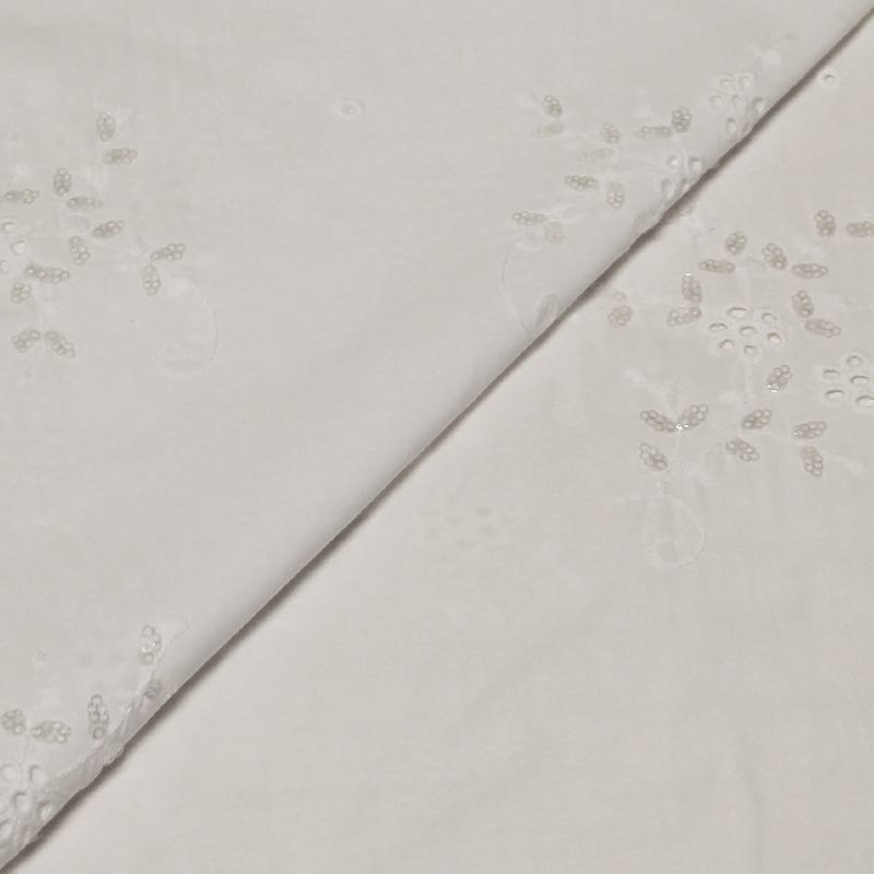 Broderie anglaise 100% coton - Fleuri banc optique à sequin