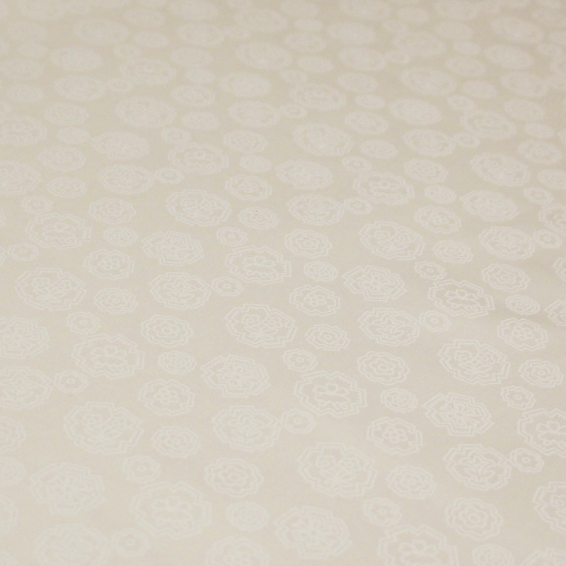 Gabardine coton & élasthanne - Broche fleuri ton-sur-ton blanc cassé