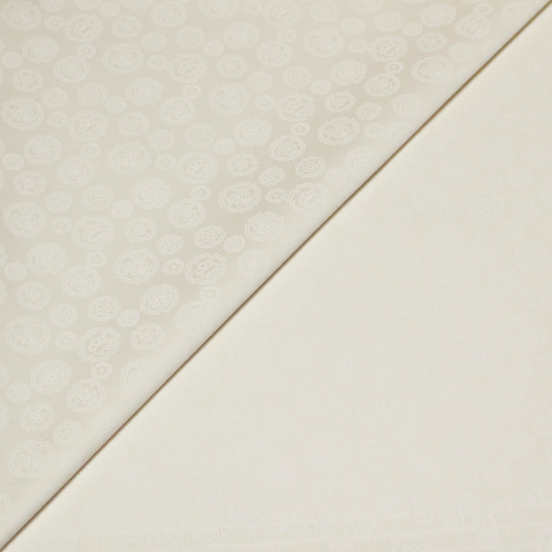 Gabardine coton & élasthanne - Broche fleuri ton-sur-ton blanc cassé