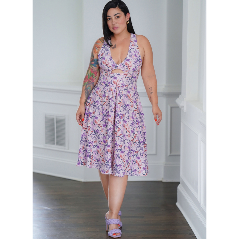 Patron Simplicity 9946.Y5 (46-54) - Robe à encolure profonde ou dégagée avec découpes modernes