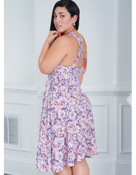 Patron Simplicity 9946.Y5 (46-54) - Robe à encolure profonde ou dégagée avec découpes modernes