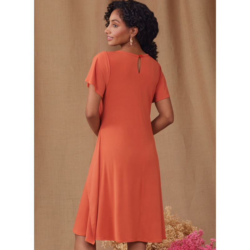 Patron Simplicity 9947.P5 (40-48) - Robe portefeuille en maille avec variations de manches et de longueur