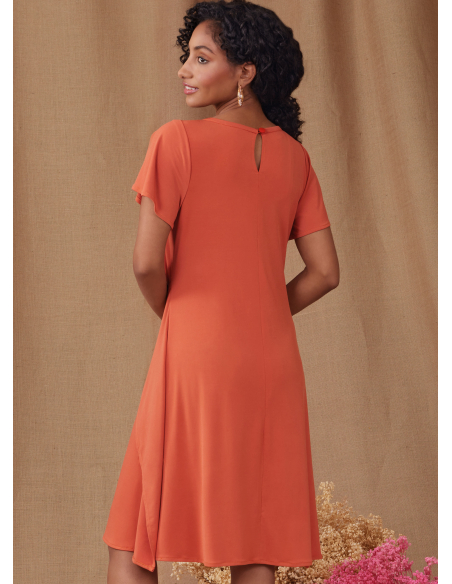 Patron Simplicity 9947.P5 (40-48) - Robe portefeuille en maille avec variations de manches et de longueur