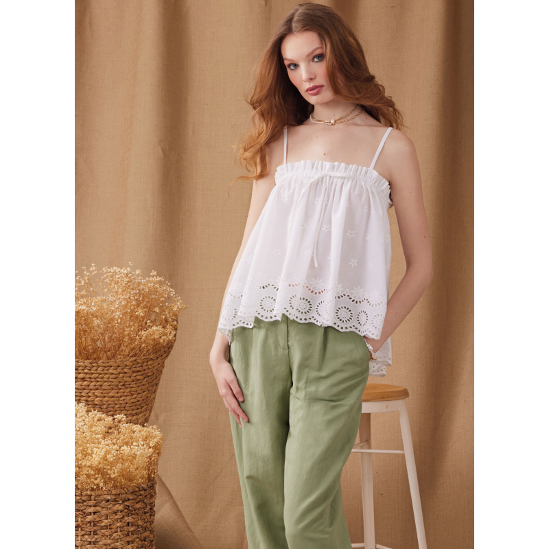 Patron Simplicity 9953.R5 (42-50) - Hauts pour femmes avec encolure élastiquée et options de volants