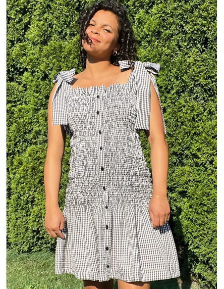 Patron KnowMe 2115.K5 (36-44) - Robe à smocks avec détails raffinés