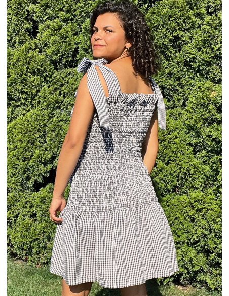 Patron KnowMe 2115.Y5 (46-54) - Robe à smocks avec détails raffinés