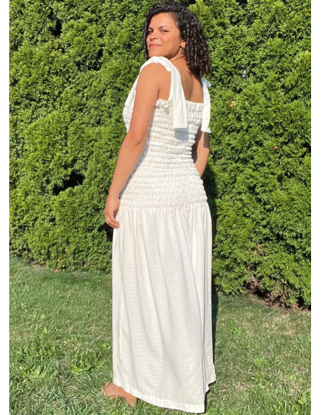 Patron KnowMe 2115.Y5 (46-54) - Robe à smocks avec détails raffinés