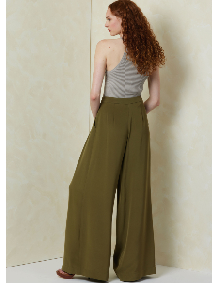Patron Vogue 2094/Y5 (46-54) - Pantalon à jambes larges avec plis et ceinture boutonnée
