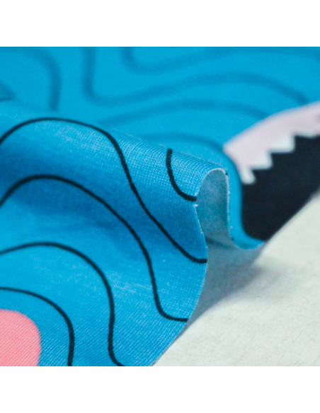 Jersey coton peigné & élasthanne - Requins fond bleu