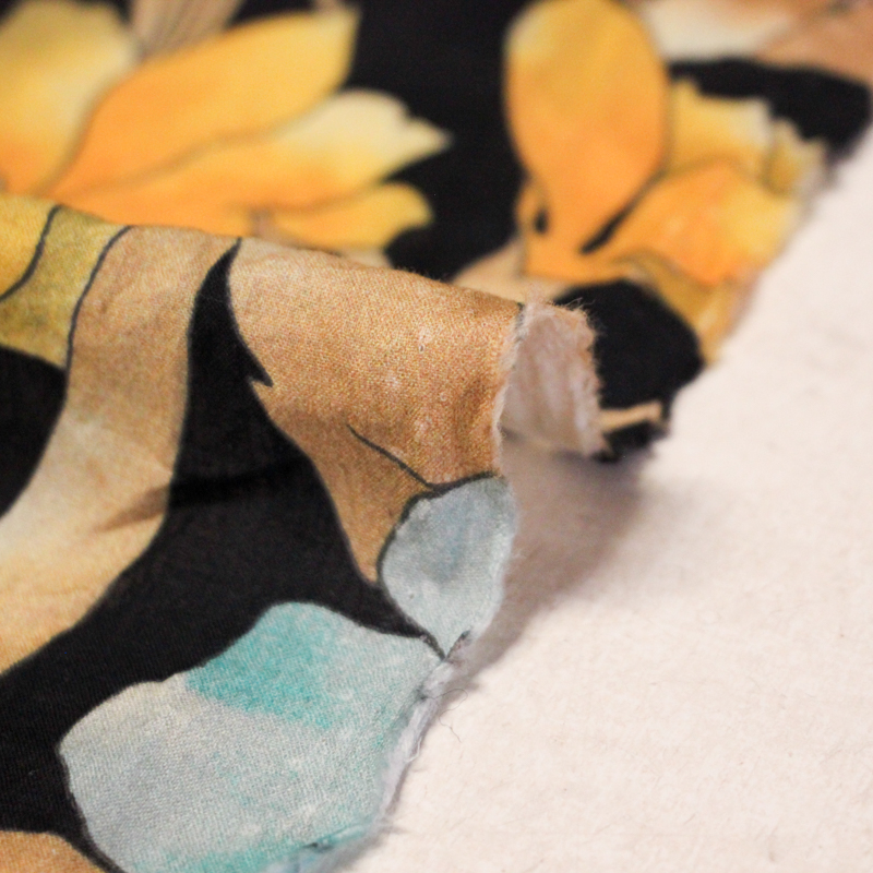 Voile 100% coton – Fleurs jaunes...