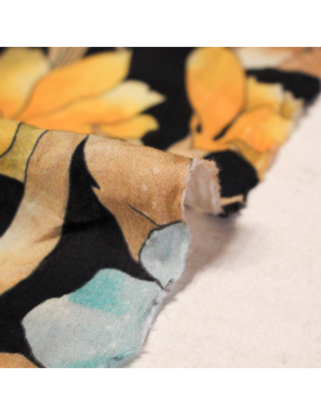 Voile 100% coton – Fleurs jaunes bleues fond noir