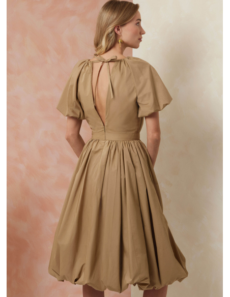Patron Vogue 2106/H5 (34-42) - Robe froncée à ourlet bulle et dos ouvert