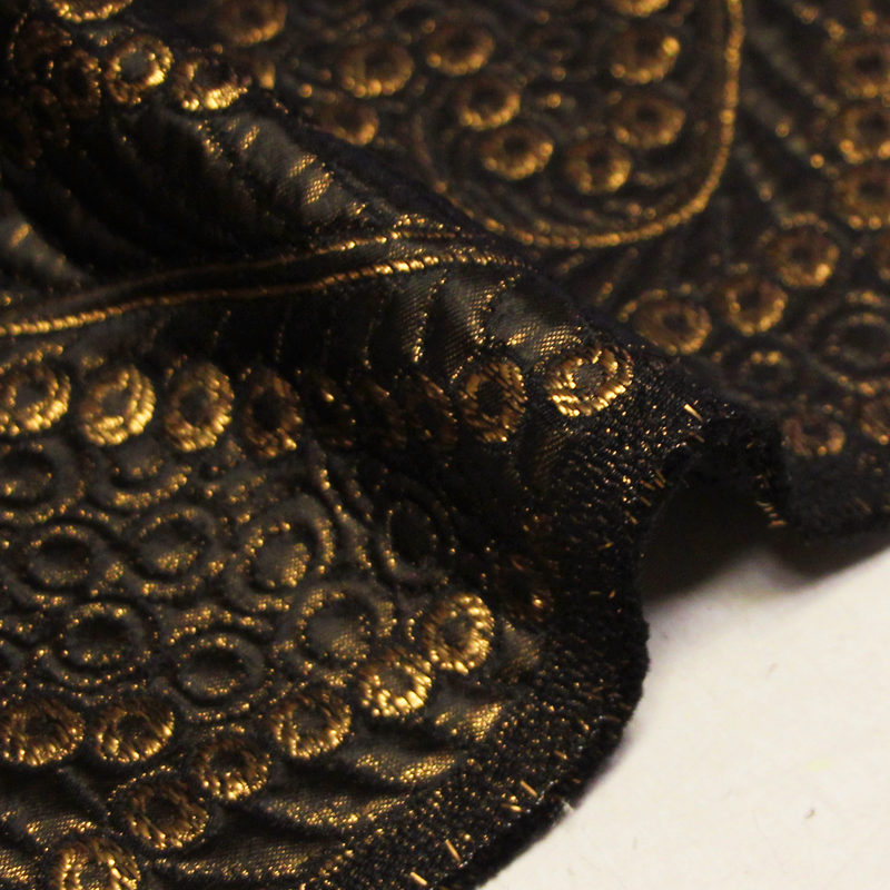 Brocart de soie - Motif baroque à...