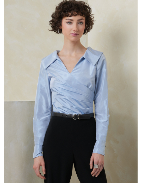 Patron Vogue 2113/Y5 (46-54) - Top ajusté encolure V avec manches courtes ou longues