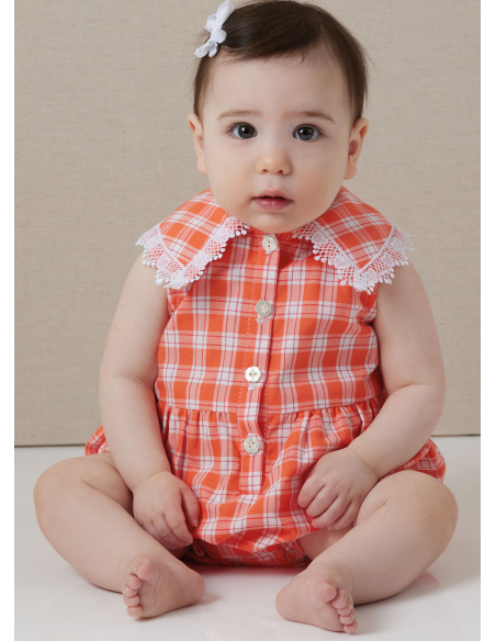 Patron Butterick 7048 (1-18) - Barboteuse bébé boutonnée