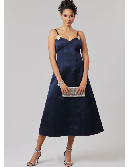 Patron McCall's 8577.Y5 (46-54) - Robe ajustée à manches variées et encolure v