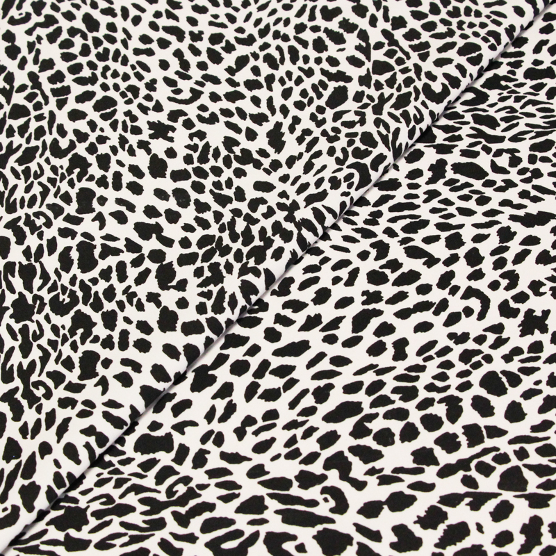 Satin mat coton & élasthanne – Léopard noir fond blanc