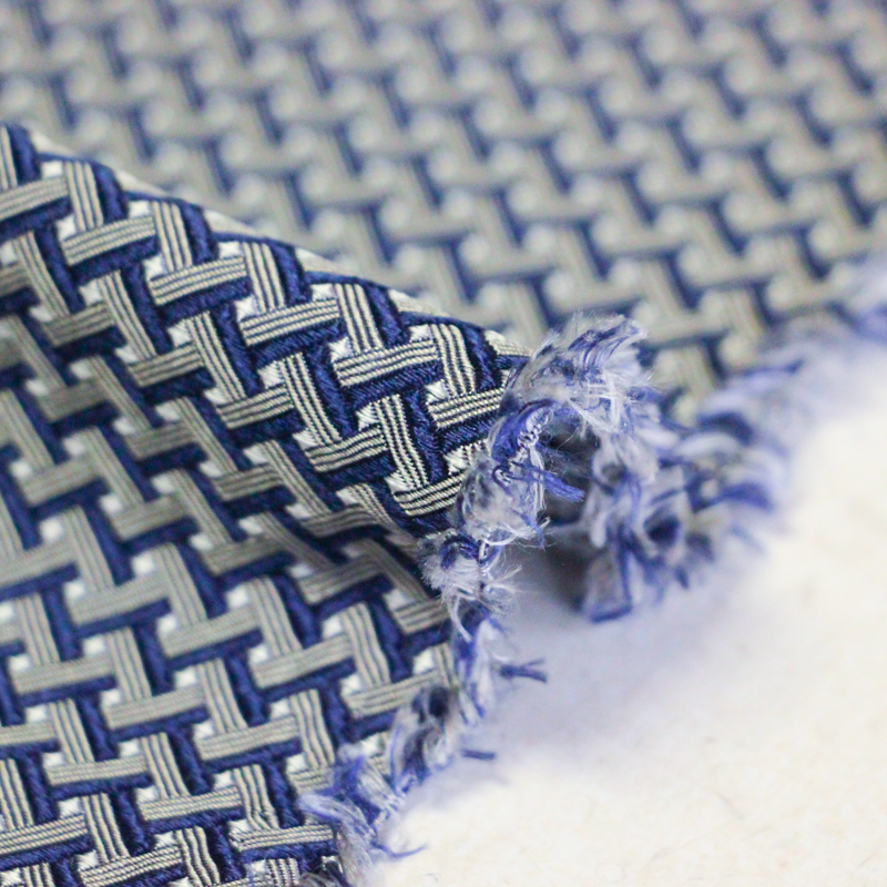Jacquard 100% soie - Entrelacs bleu...
