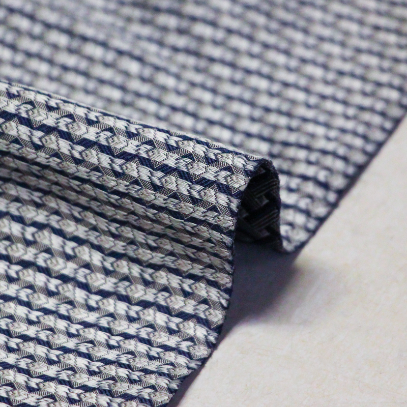 Jacquard 100% soie - Entrelacs bleu...