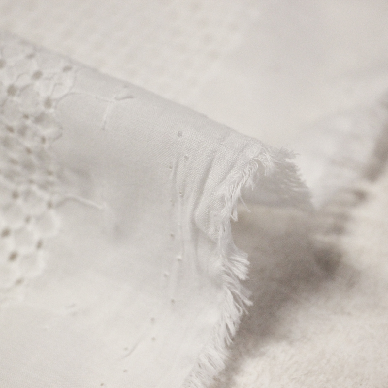 Broderie anglaise 100% coton - Pois...