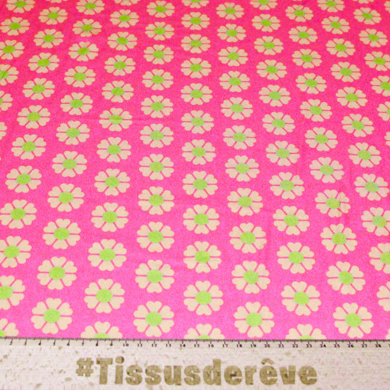 Crêpe satin - Fleurs vertes fond fuchsia