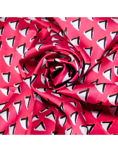 Satin - Triangles blancs fond fuchsia