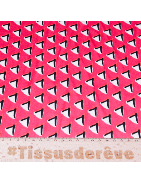 Satin - Triangles blancs fond fuchsia