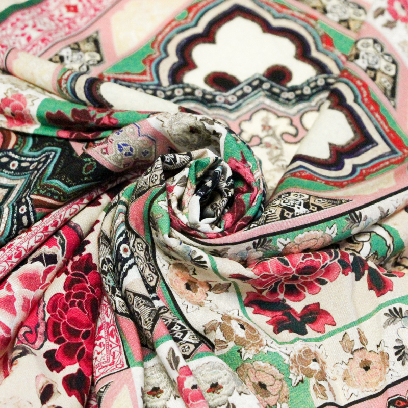 Étoffe 100% viscose - Patchwork fleuri