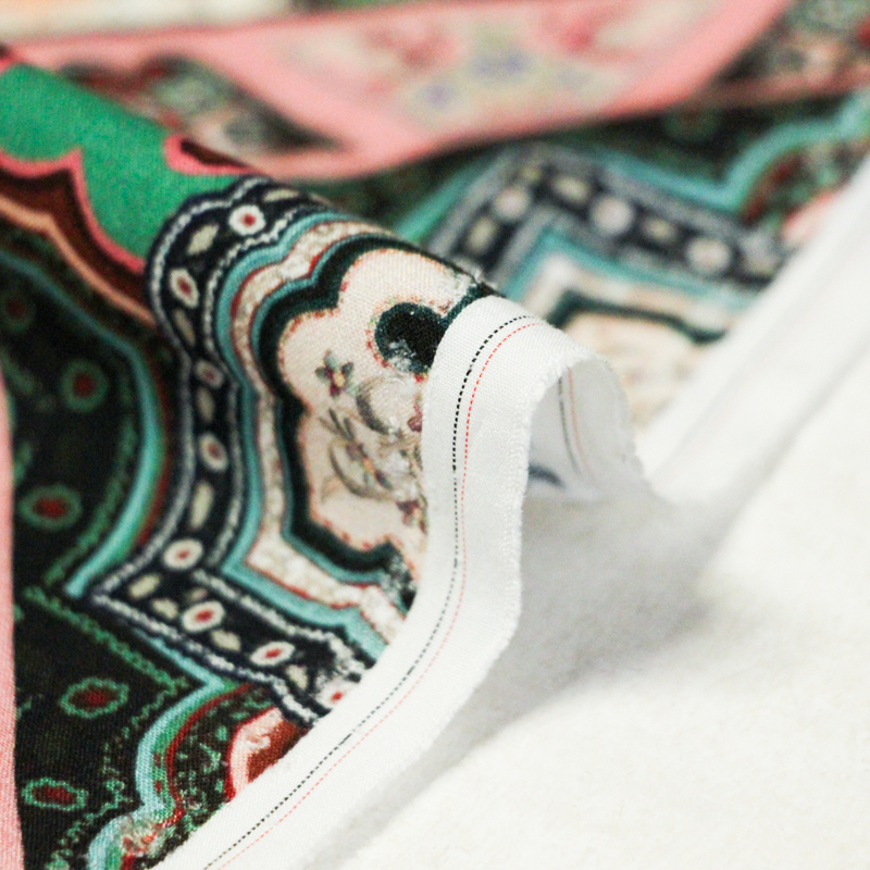 Étoffe 100% viscose - Patchwork fleuri